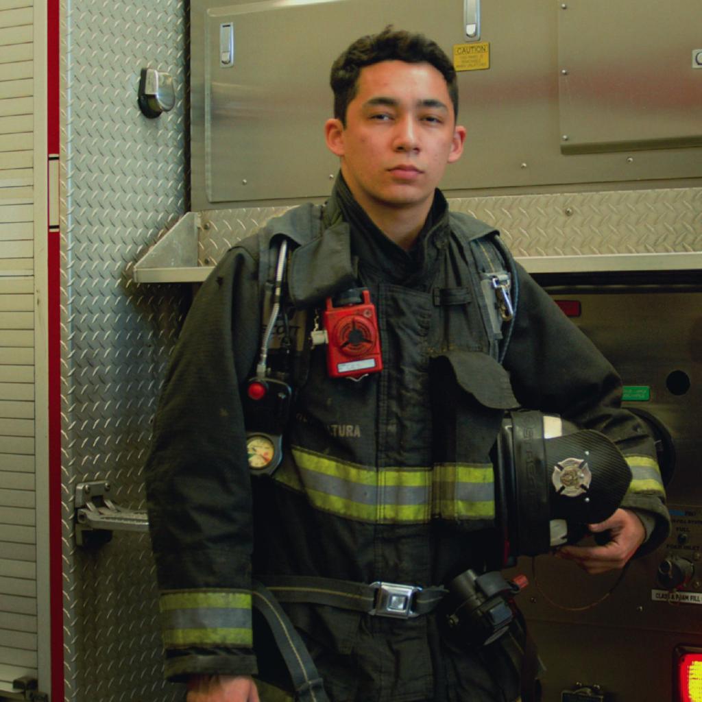 $!La adrenalina de salvar vidas se convierte en una adicción: Emir Chávez, ‘Bombero del Año’ en Culiacán