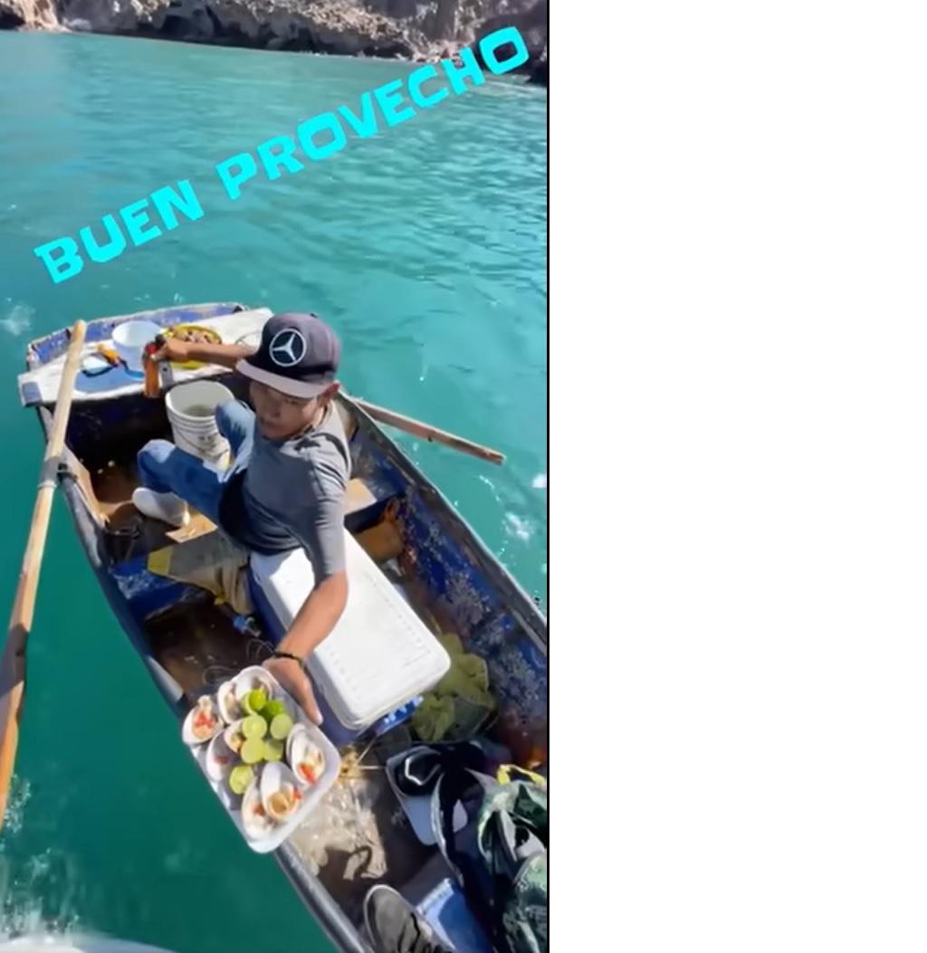 $!Come Julión Álvarez almejas fiadas en el mar de Guaymas; las paga al siguiente día
