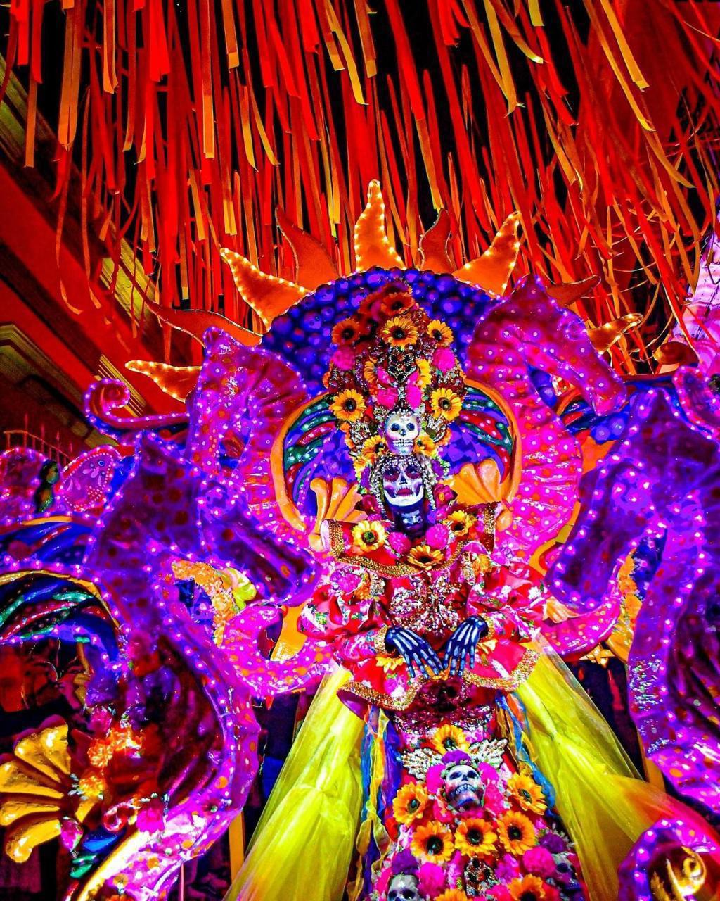 $!En la celebración nocturna destaca un recorrido al interior del Centro Municipal de las Artes y el emblemático Teatro Ángela Peralta.