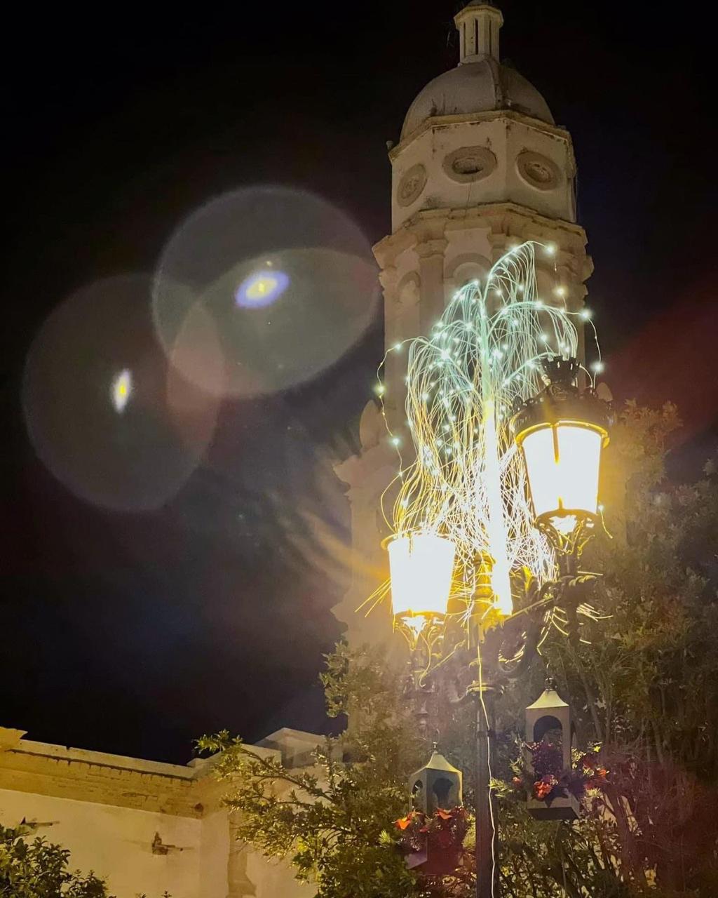 $!Decoran con luces y artesanías el Centro Histórico de Cosalá