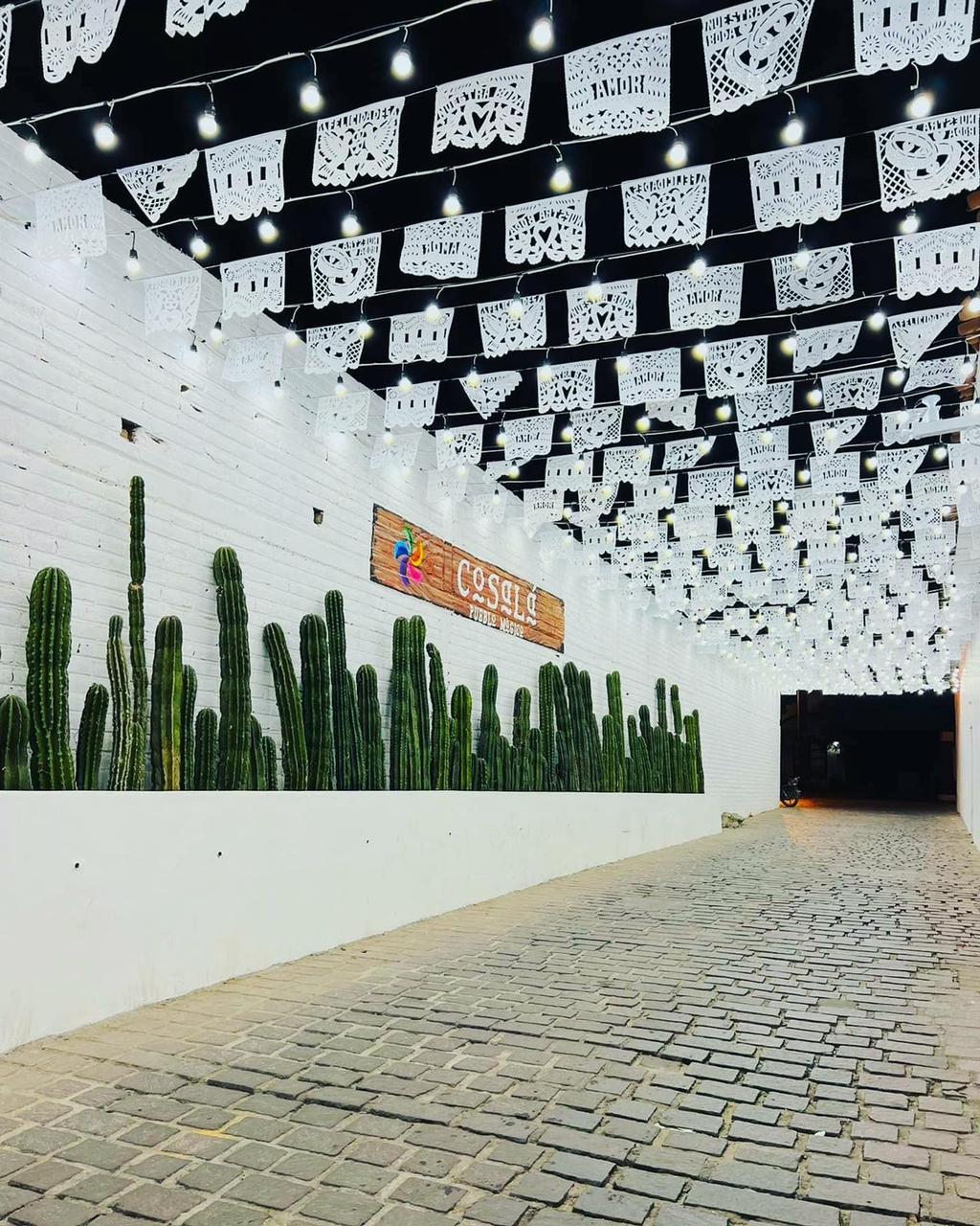 $!Decoran con luces y artesanías el Centro Histórico de Cosalá