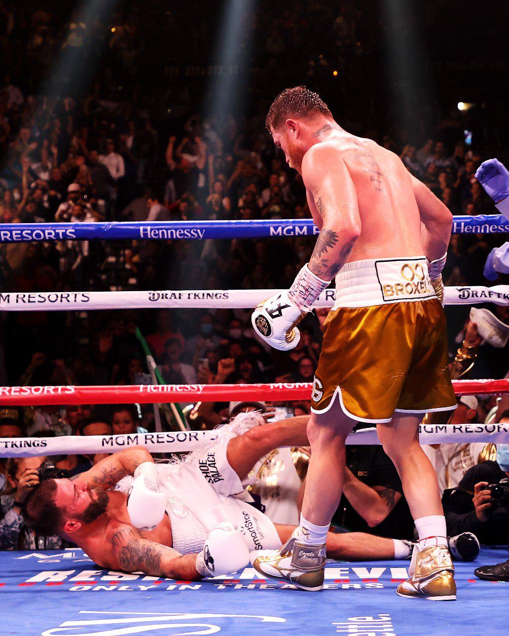 $!‘Estoy orgulloso de hacer historia’: Canelo Álvarez dedica su triunfo a México