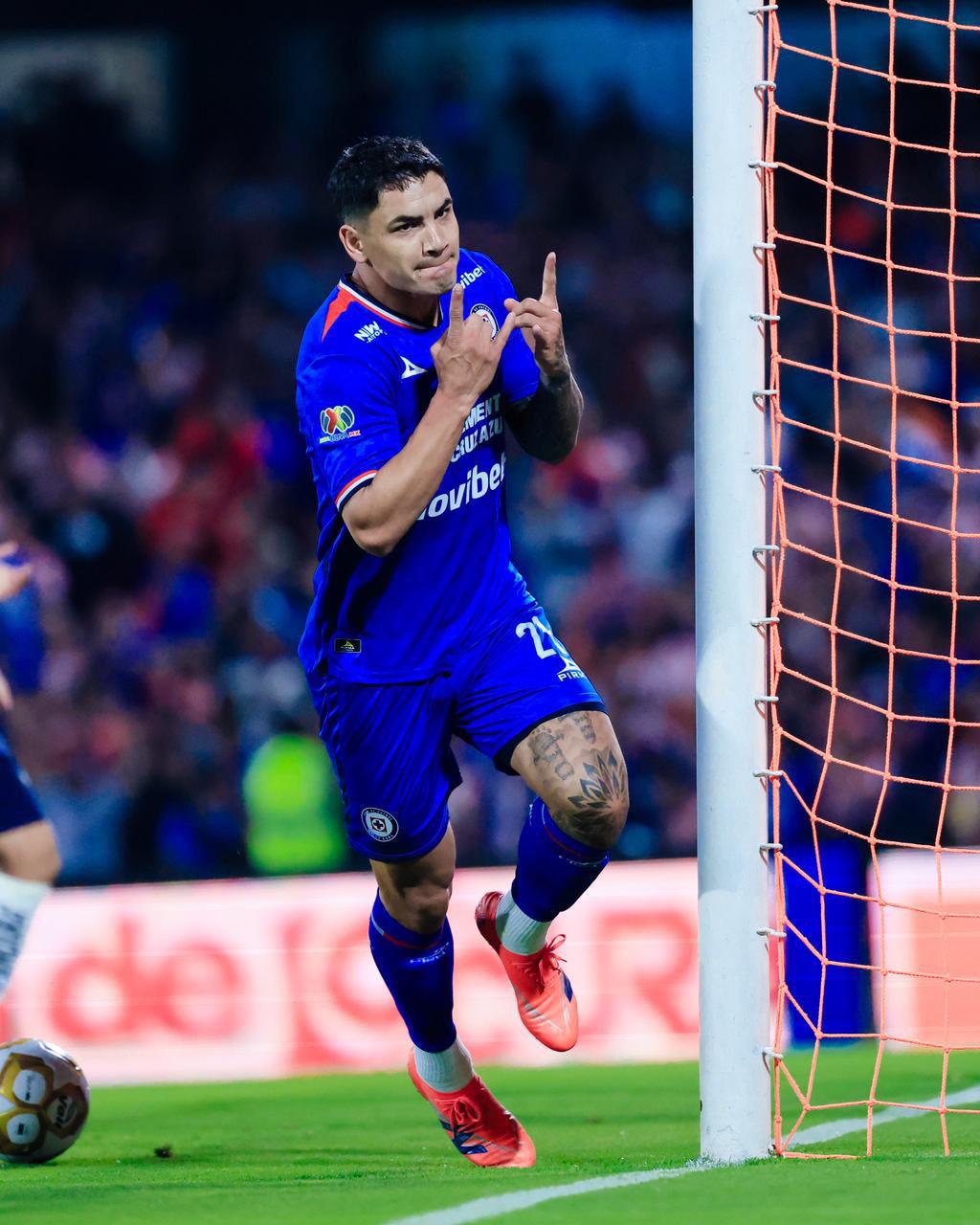 $!Cruz Azul pierde a Gabriel ‘Toro’ Fernández por suspensión