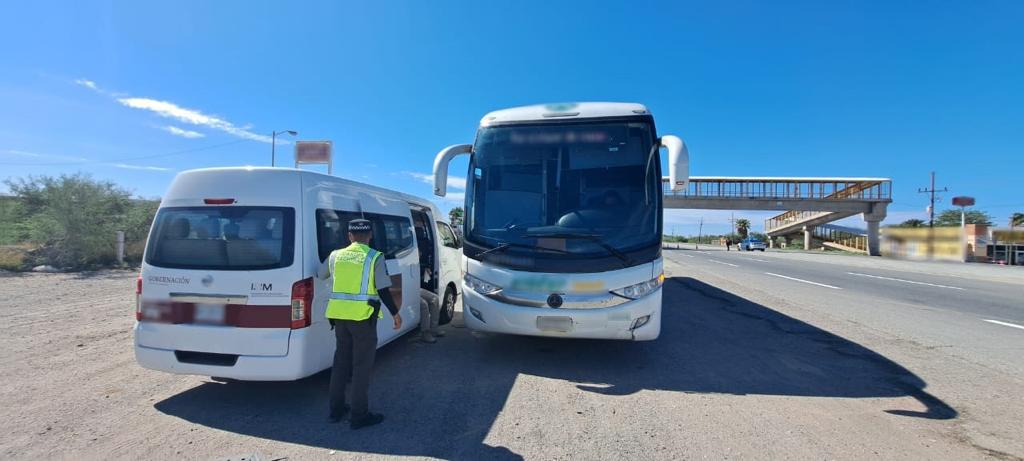 $!Auxilia Guardia Nacional y el INM a 520 migrantes en carreteras de Sonora