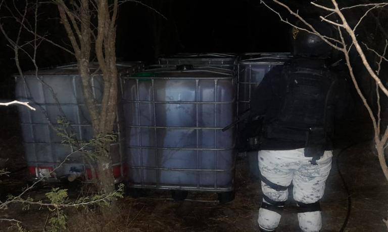 Localizan armas, tomas clandestinas y contenedores con combustible en Sinaloa y Jalisco
