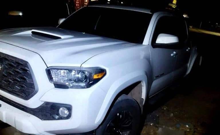 Recuperan camioneta robada en estacionamiento de Culiacán