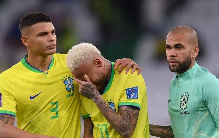 Pelé pide a Neymar desde el hospital que siga con Brasil