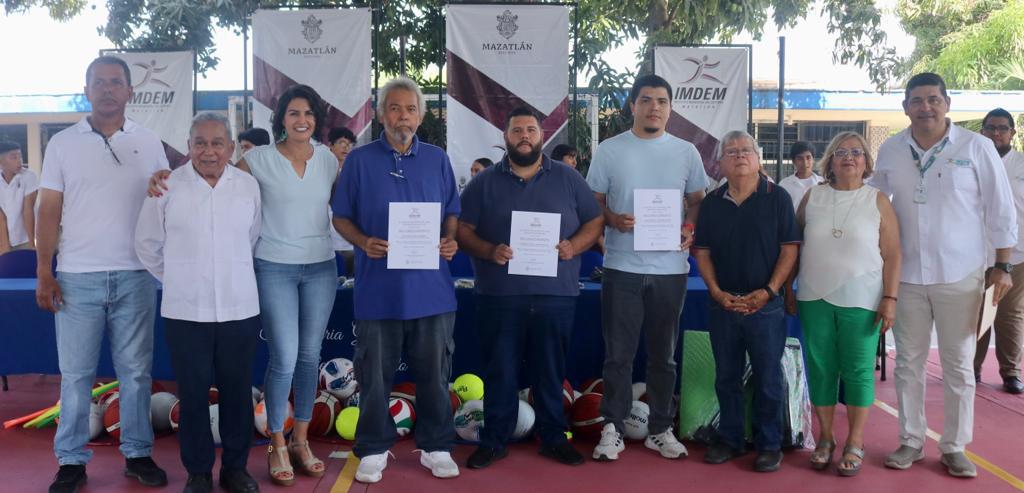 $!Entregan premio a la mejor escuela de la Olimpiada Deportiva Estudiantil