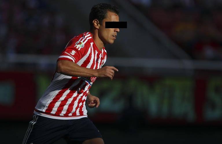 Chivas retira camiseta de su goleador histórico tras proceso judicial