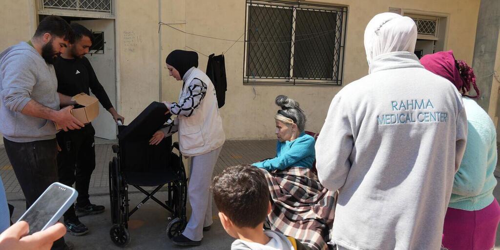 $!Los socios, con el apoyo del Fondo Humanitario para el Líbano administrado por OCHA, proporcionan ayudas de movilidad a las personas desplazadas en refugios del norte del Líbano el 10 de marzo de 2026.