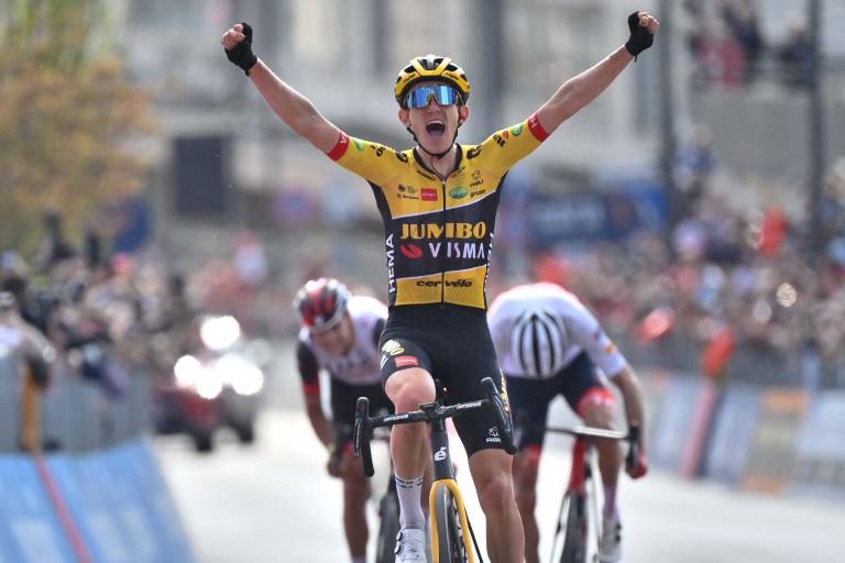 Koen Bouwman da una exhibición en la montaña para ganar la séptima etapa del Giro de Italia