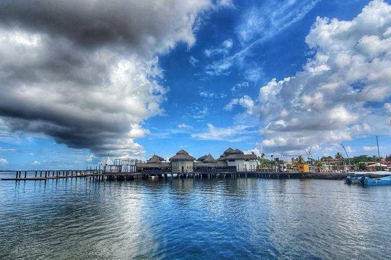 Invitan a apreciar el eclipse solar desde la explanada de Altata; se entregarán lentes gratis