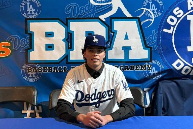 Christian Muñiz luce el poder de sus lanzamientos con Dodgers