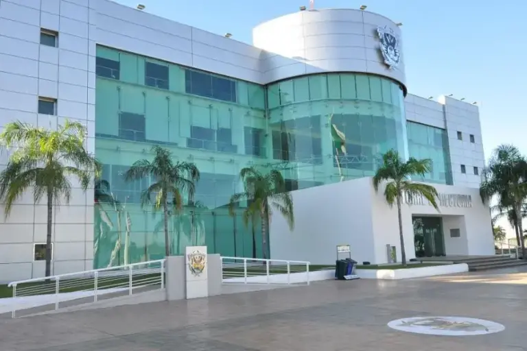 Desaparecen compras fraccionadas y bajan $58 millones de observaciones a auditoría de la UAS en 2023