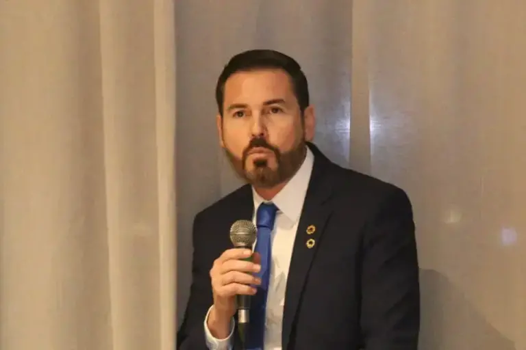 Entra en vigor este martes la Ley Silla; otorga derechos a los empleados que trabajan de pie