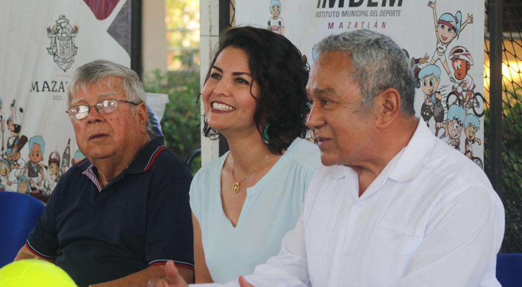 $!Entregan premio a la mejor escuela de la Olimpiada Deportiva Estudiantil