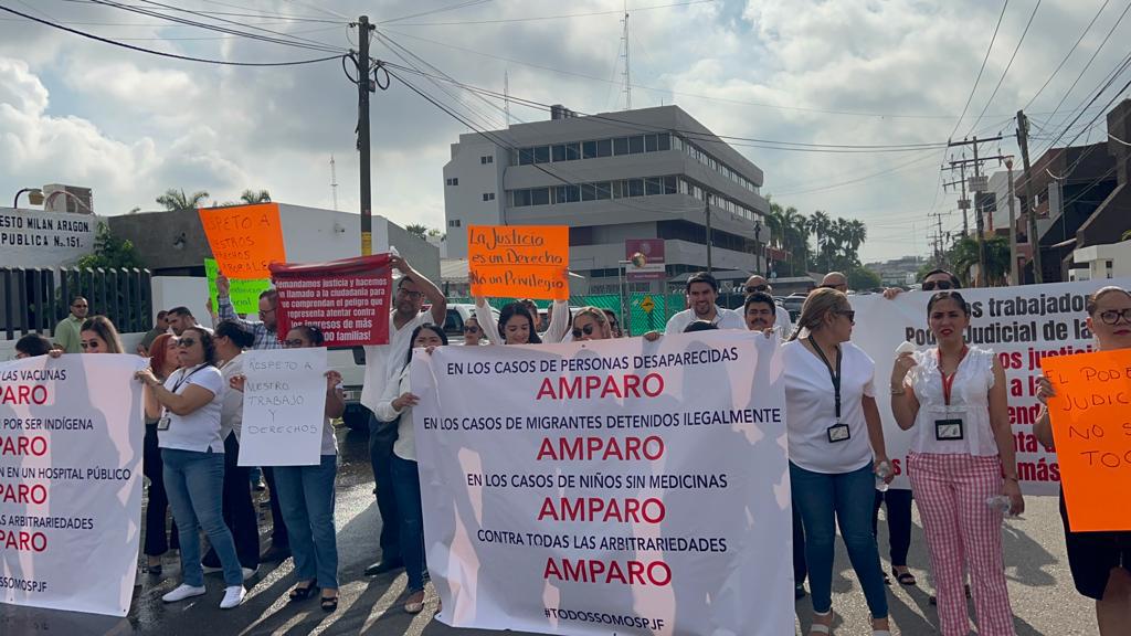 $!Protestan trabajadores del PJF en Mazatlán por reducción al presupuesto y a fideicomisos