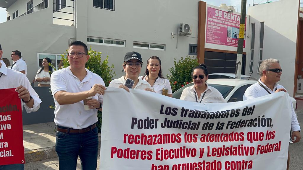 $!Protestan trabajadores del PJF en Mazatlán por reducción al presupuesto y a fideicomisos