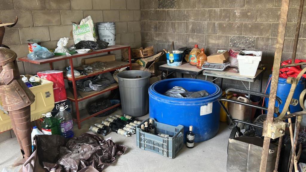 $!Aseguran 40 granadas con adaptación para dron en un ‘castillo’ de Teocaltiche, Jalisco