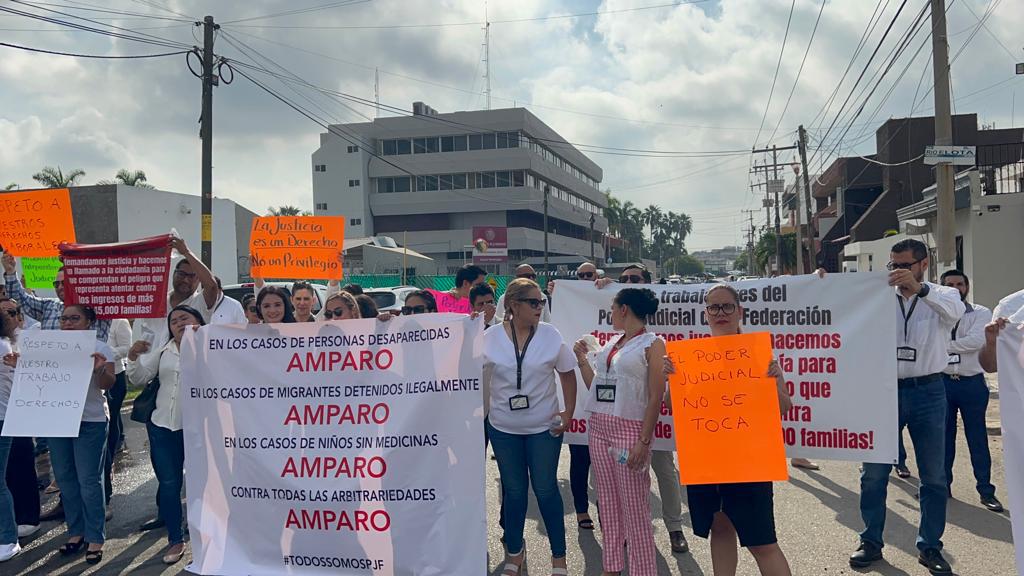 $!Protestan trabajadores del PJF en Mazatlán por reducción al presupuesto y a fideicomisos