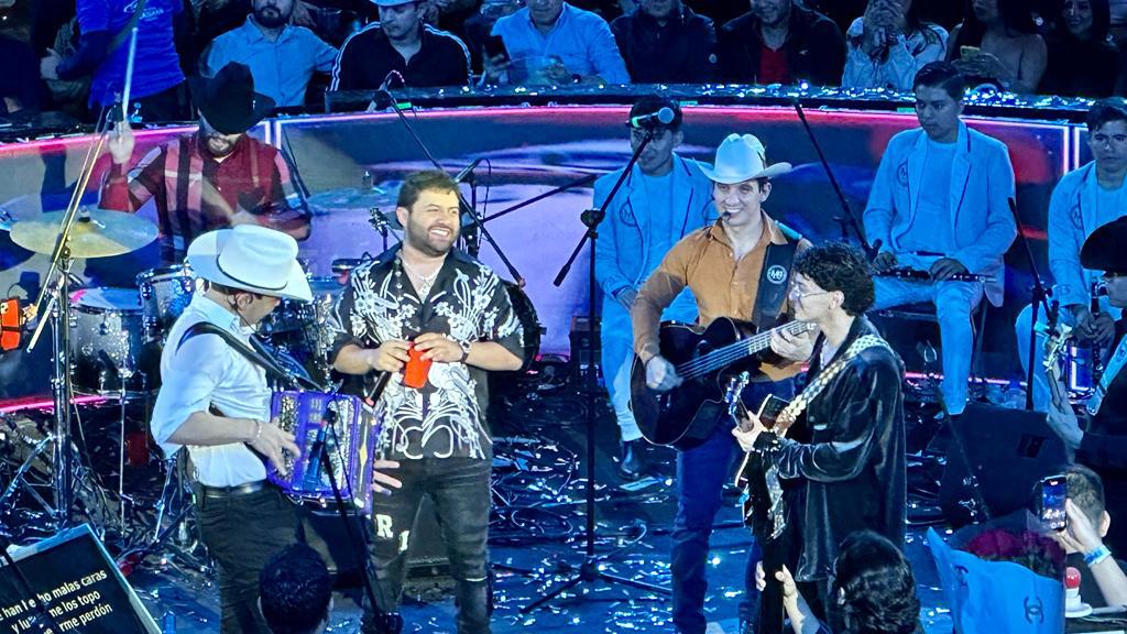 $!Luis R. Conriquez entre los invitados de la noche.