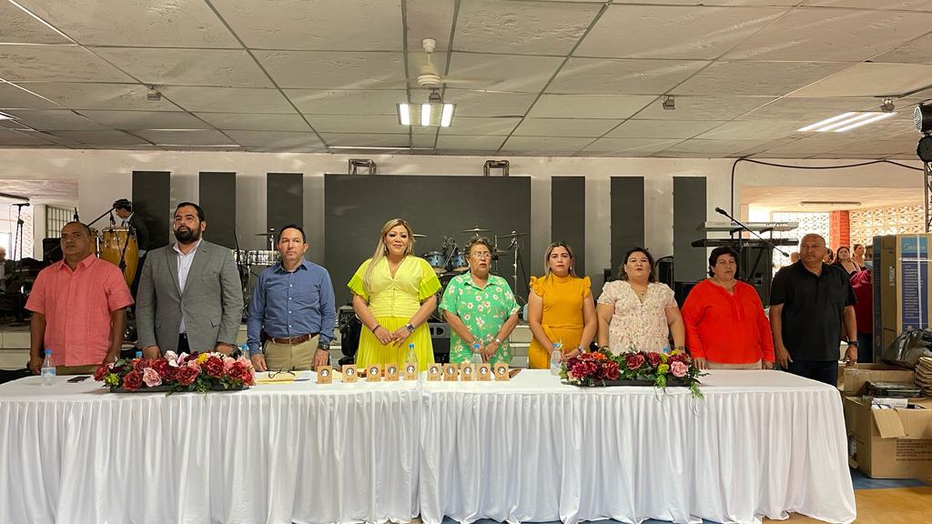 $!Celebran a maestros de Rosario por su entrega y trayectoria