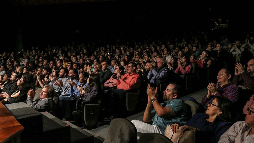 $!El público reconoció con prolongados aplausos la participación de los músicos.