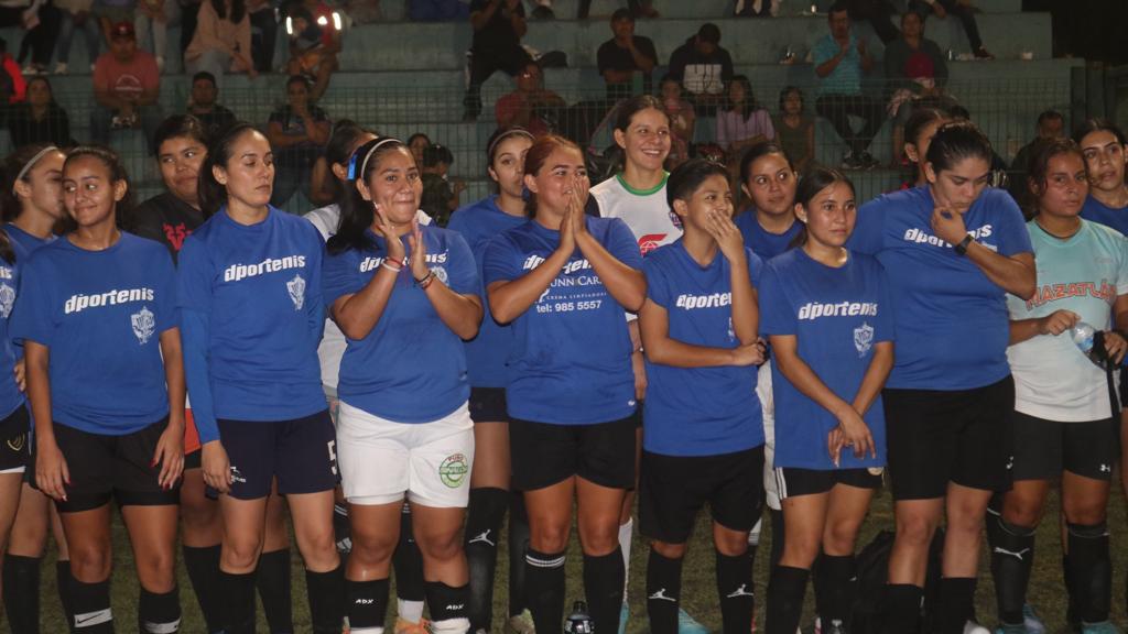 $!Leonas Piña se proclaman campeonas de la Copa de Futbol Invierno Imdem