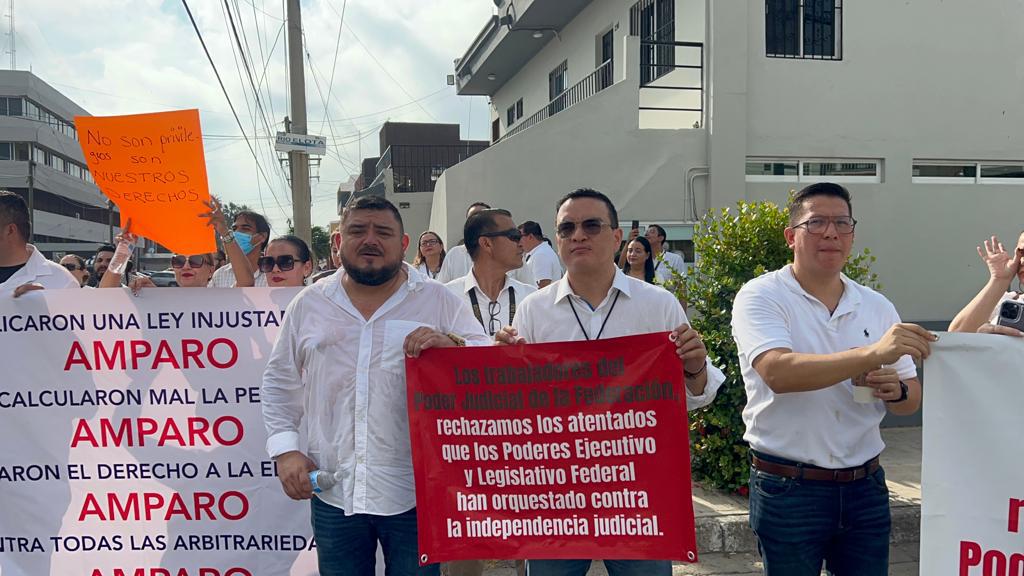 $!Protestan trabajadores del PJF en Mazatlán por reducción al presupuesto y a fideicomisos