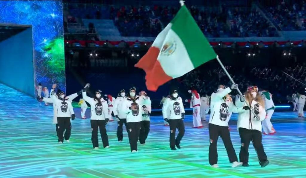 $!Beijing 2022: Mexicanos causan revuelo con sus uniformes inspirados en la lucha libre