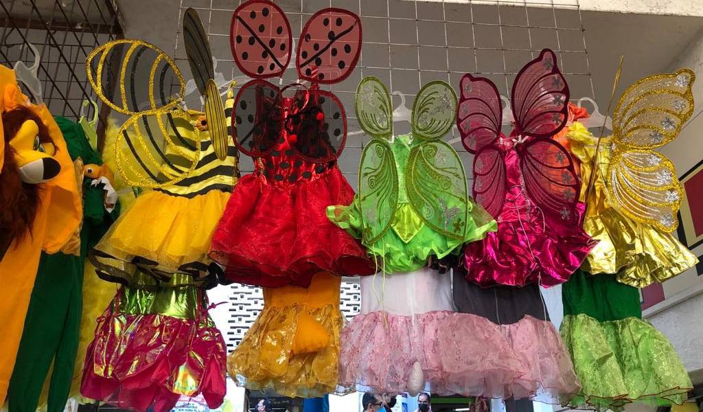 Todavía Consciente Transitorio Comercios se preparan con disfraces infantiles para recibir la primavera