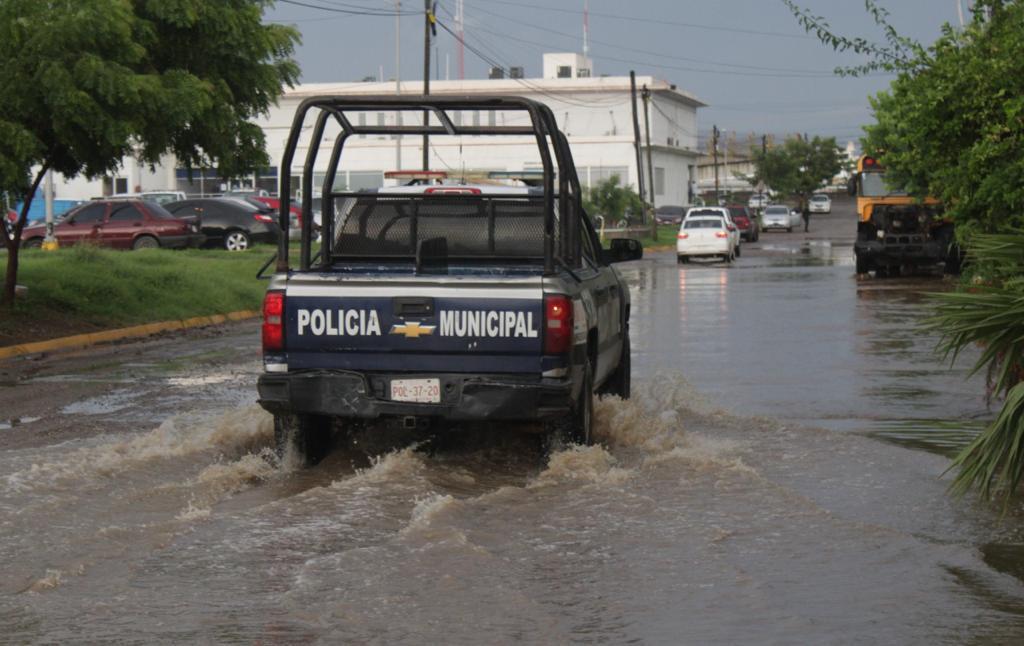 $!Por lluvias, rescatan a 81 personas en 20 colonias de Mazatlán; zona norte, la más afectada