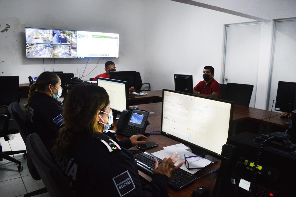 $!Policía de Mazatlán instala módulos para niños extraviados y puestos de vigilancia en playas
