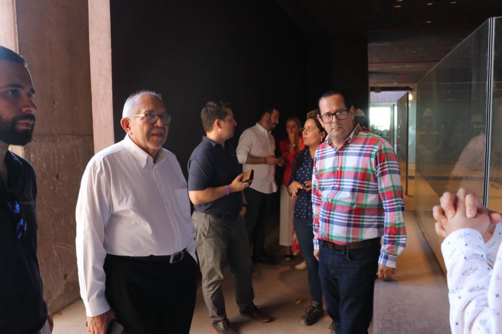 $!Ejecutivos de la naviera Royal Caribbean International visitan el nuevo Acuario de Mazatlán