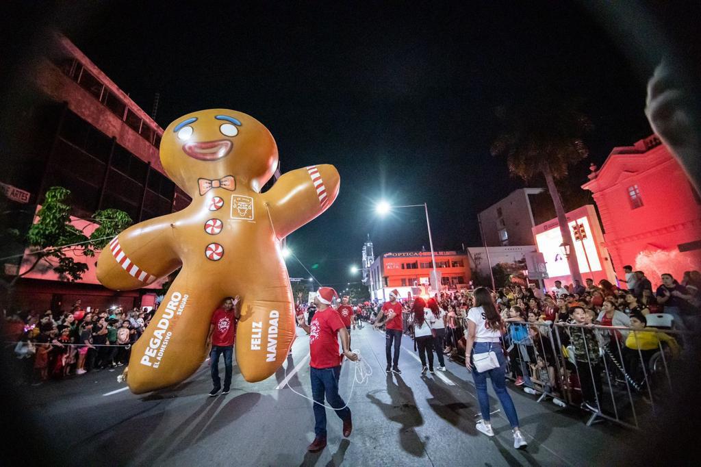 $!Llega la magia de la Navidad a Culiacán con vistoso desfile