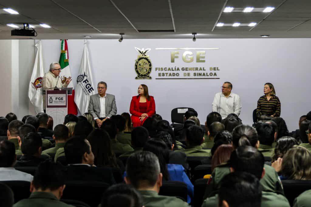 $!Entregan nombramientos a 69 nuevos agentes y peritos que se integran a la Fiscalía de Sinaloa