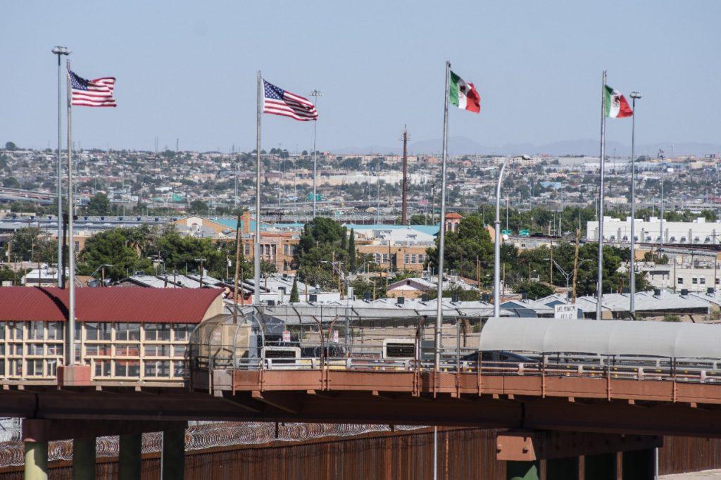 $!Puente Internacional Paso del Norte, visto desde la presidencia municipal de Ciudad Juárez.