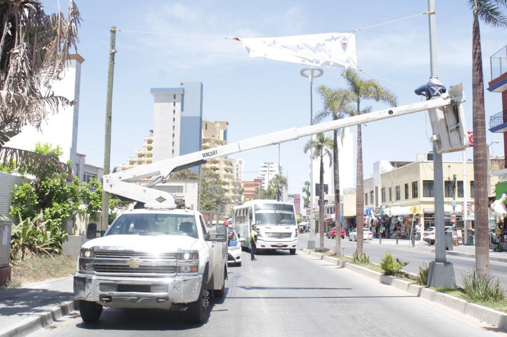 $!Prohíben estacionarse en la Camarón Sábalo, en Mazatlán