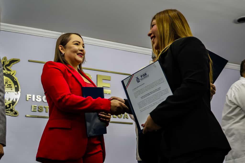 $!Entregan nombramientos a 69 nuevos agentes y peritos que se integran a la Fiscalía de Sinaloa