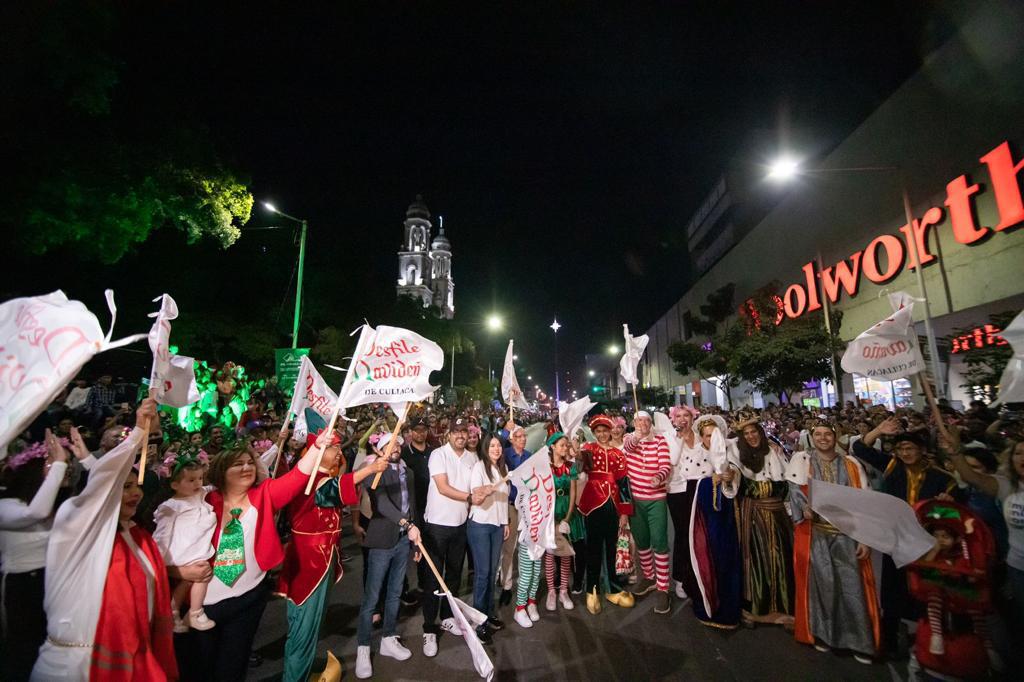$!Llega la magia de la Navidad a Culiacán con vistoso desfile