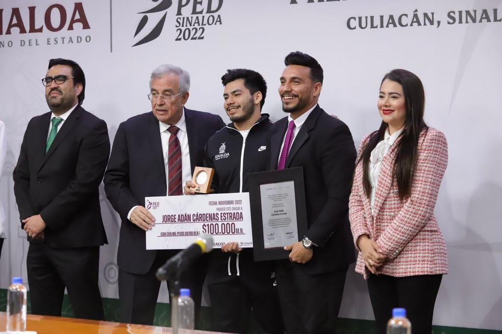 $!Jorge Adán Cárdenas y Pauleth Mejía reciben Premio Estatal del Deporte