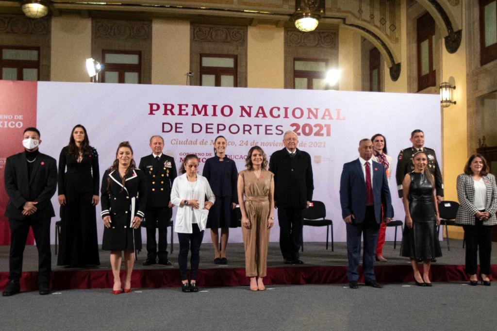 $!Sinaloenses Julio Urías y María Espinoza reciben el Premio Nacional de Deportes 2021