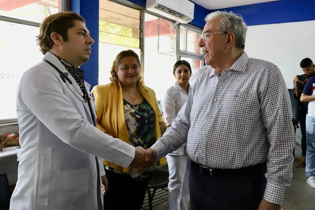 $!Promete Gobernador reparar pérdidas y dar seguridad a desplazados de Sinaloa municipio