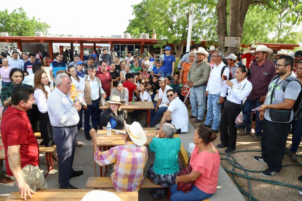 $!Promete Gobernador reparar pérdidas y dar seguridad a desplazados de Sinaloa municipio