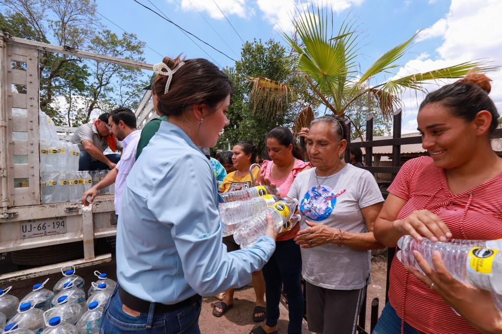 Entrega DIF Culiacán agua purificada en comunidades afectadas por la sequía