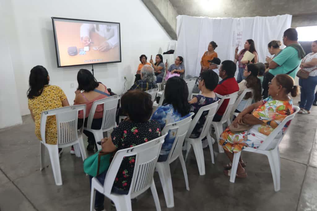 $!Entregan gratis auxiliares auditivos a 240 personas del sur de Sinaloa, a través de la Beneficencia Pública de Sinaloa