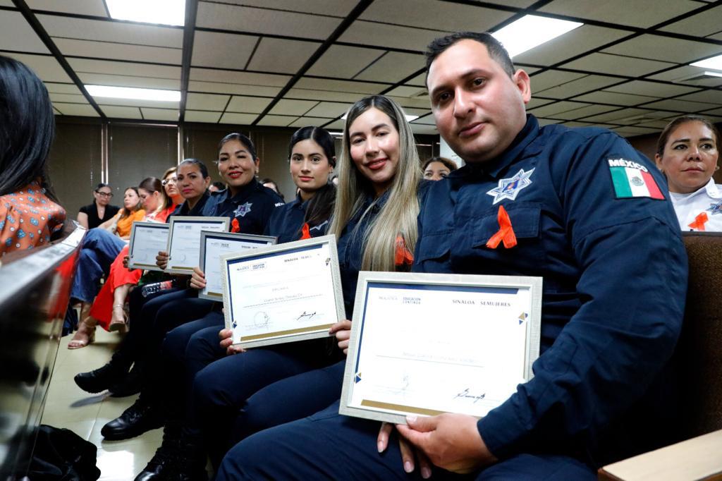 $!Anuncia Rocha Moya unidad policial exclusiva para mujeres en Sinaloa