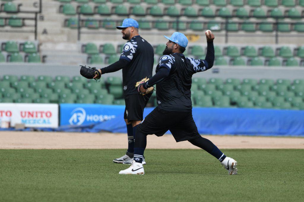 $!Heberto Félix y Fabián Anguamea se suman al campamento de Algodoneros de Guasave