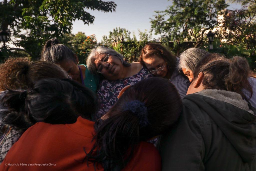 $!Griselda Triana, en el centro, durante el primer encuentro nacional de familias de periodistas asesinados y desaparecidos en México, realizado en 2022.