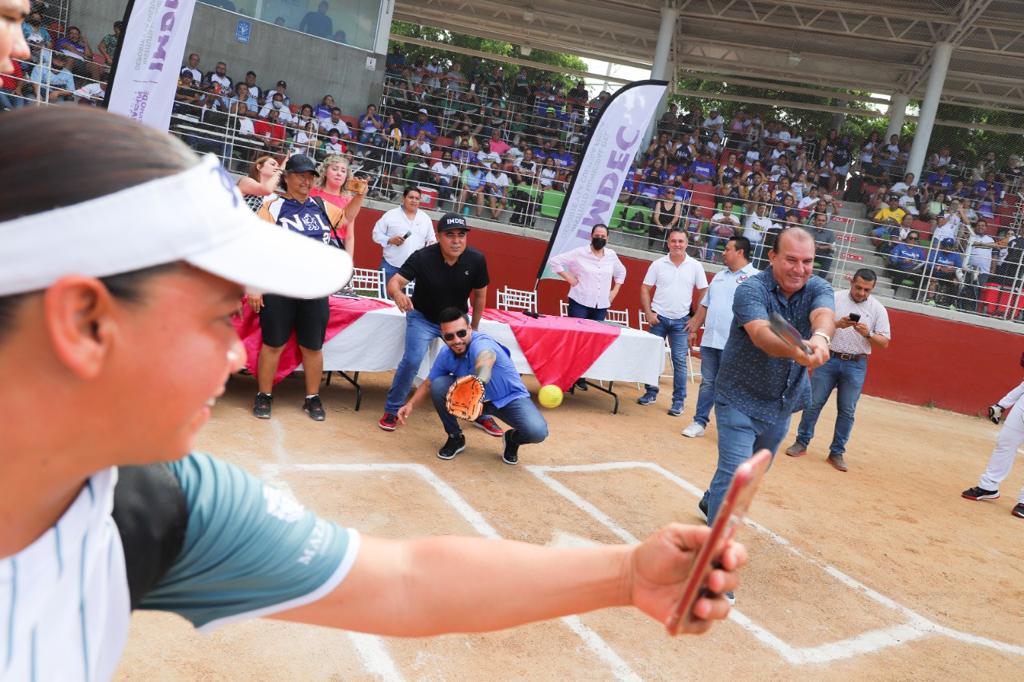 $!Martha Lizárraga es homenajeada al inaugurarse Nacional de Softbol Infantil Femenil